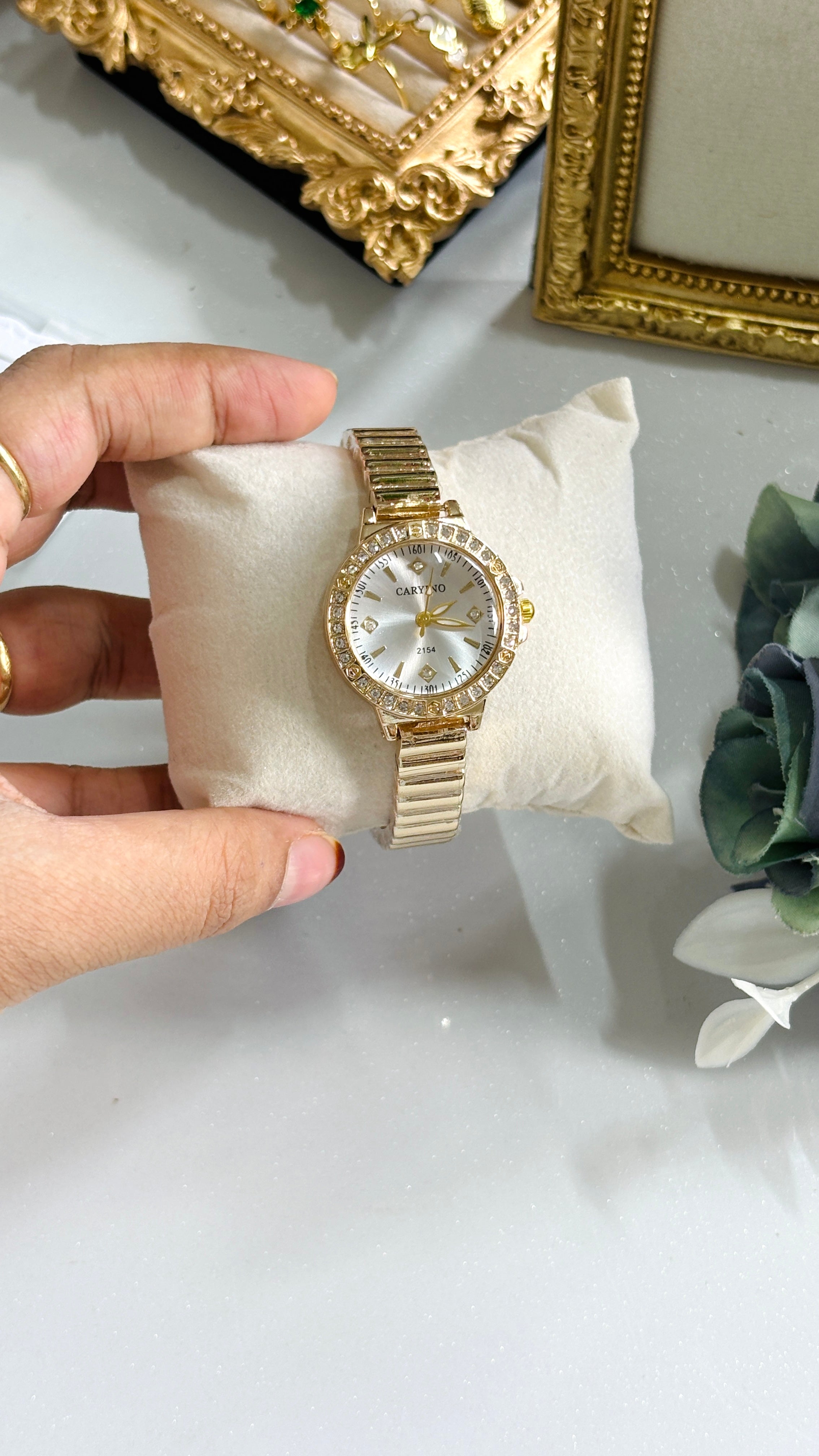 Round Dial Women’s Watch – Gold Stainless Steel Bracelet
