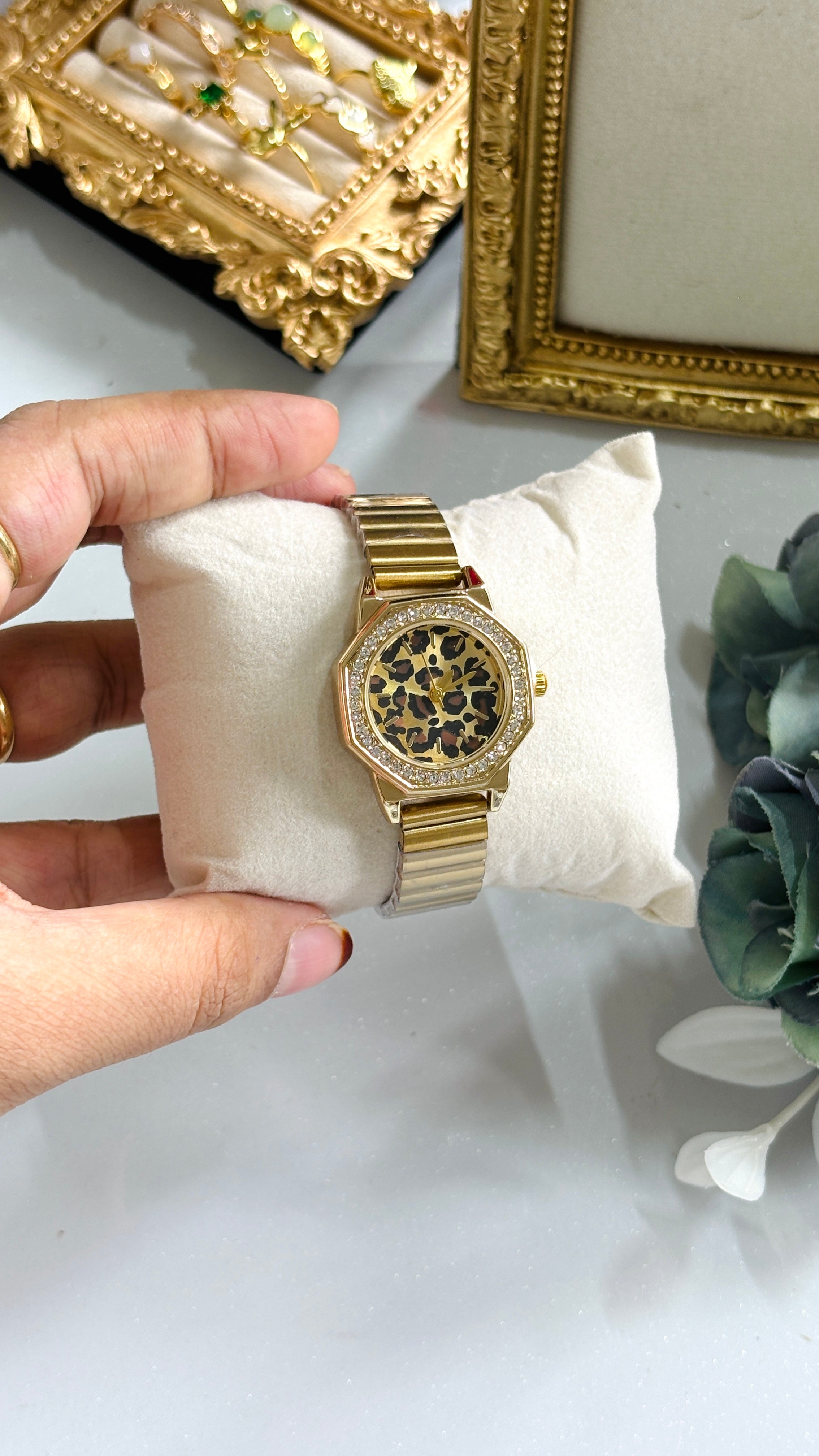 Luxe Crystal Leopard Women’s Watch – Gold Stainless Steel Bracelet