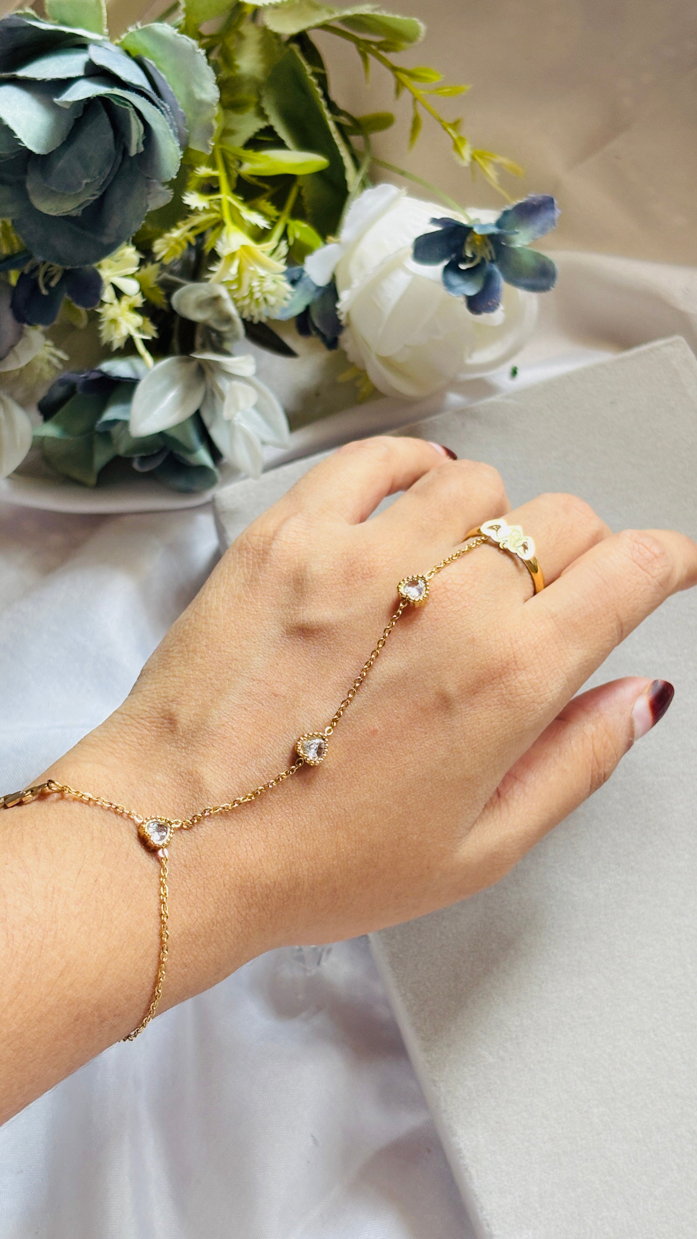 Hand Chain With Simple Stone