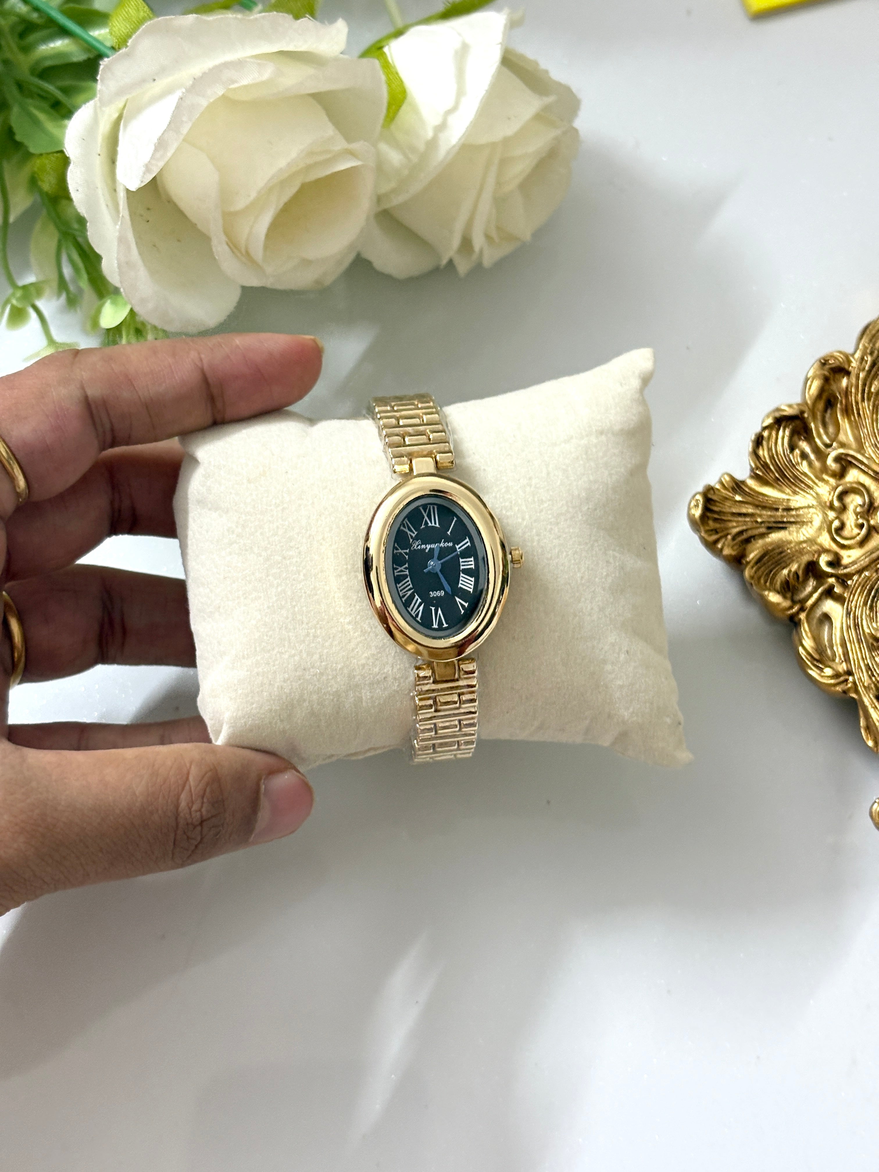 Elegant Round watch