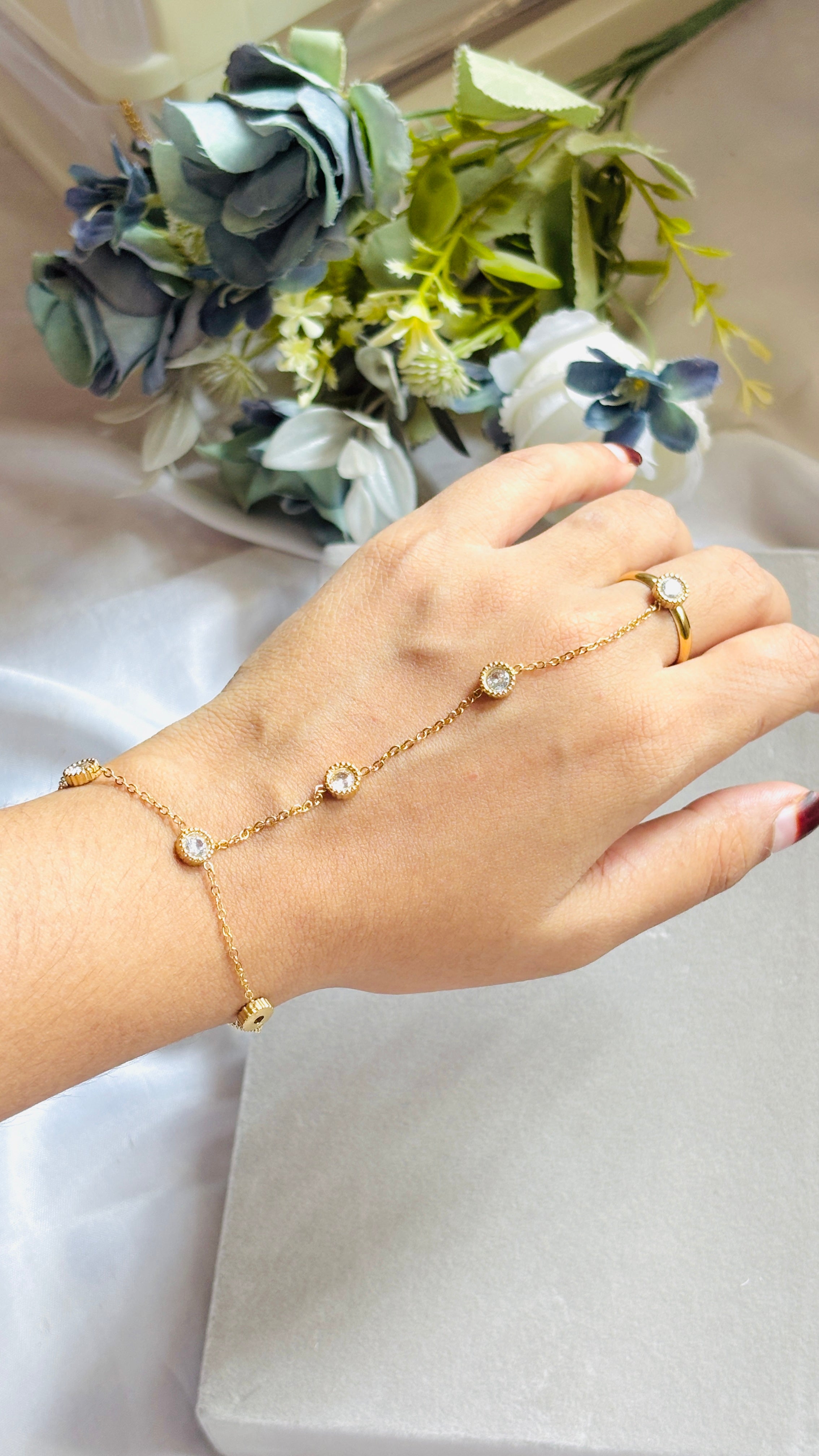 Hand Chain with Simple Stone