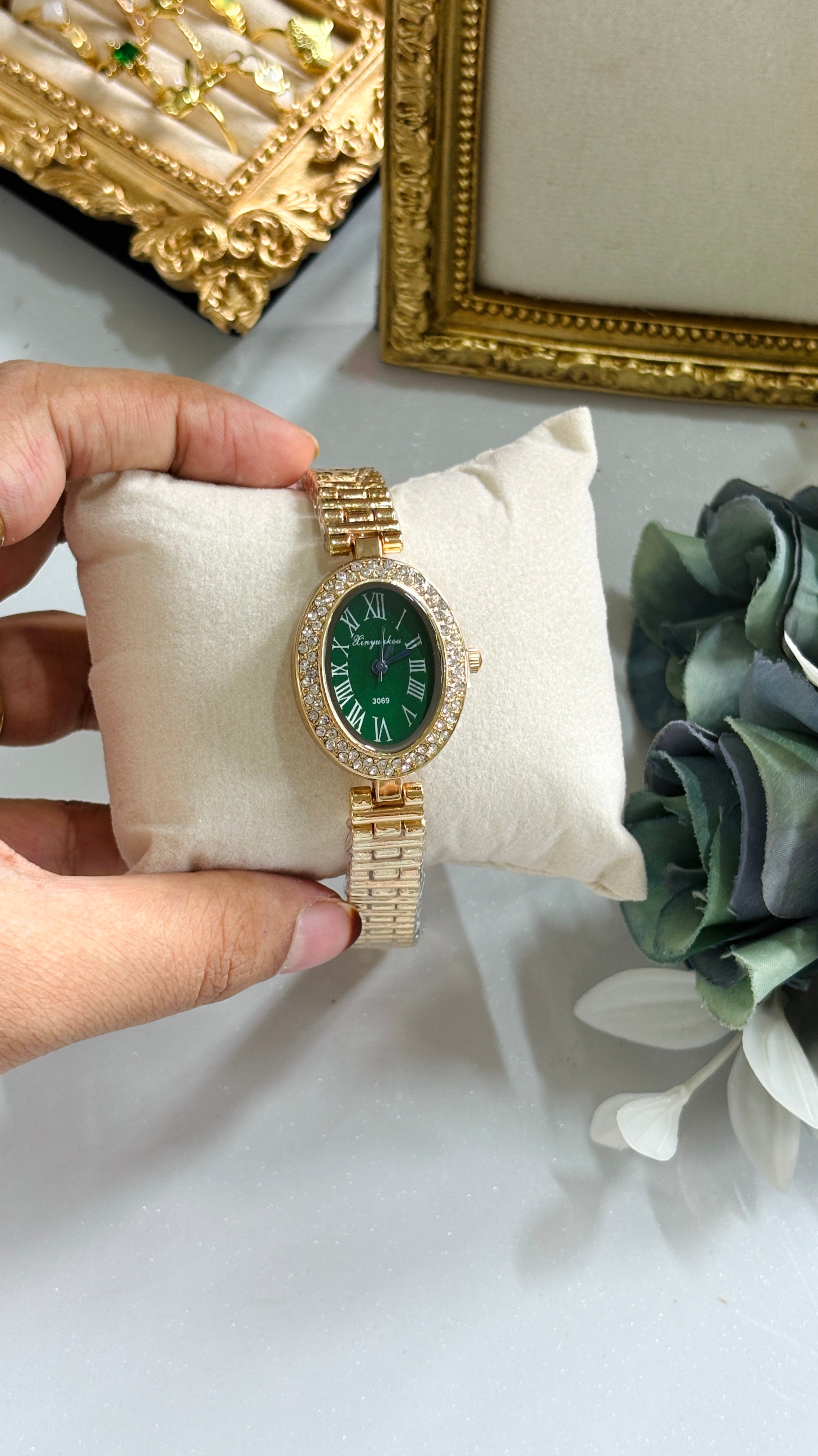 Emerald Luxe Crystal Women’s Watch – Gold Stainless Steel Bracelet